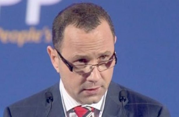 Pavelescu, suspendat de la conducerea PNŢCD, ameninţă că face plângere penală